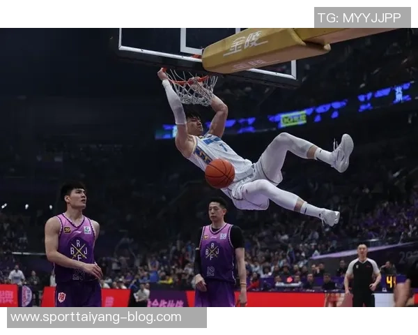 京媒报道曾凡博腰部疼痛但骨头无碍若球队需要将带伤出战